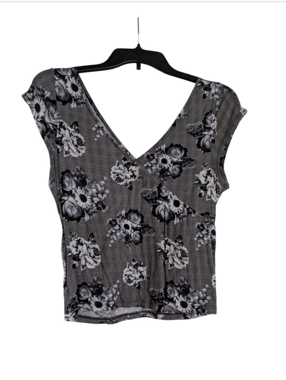 SO Black & Gray Floral V-Neck Crop Top Size XL